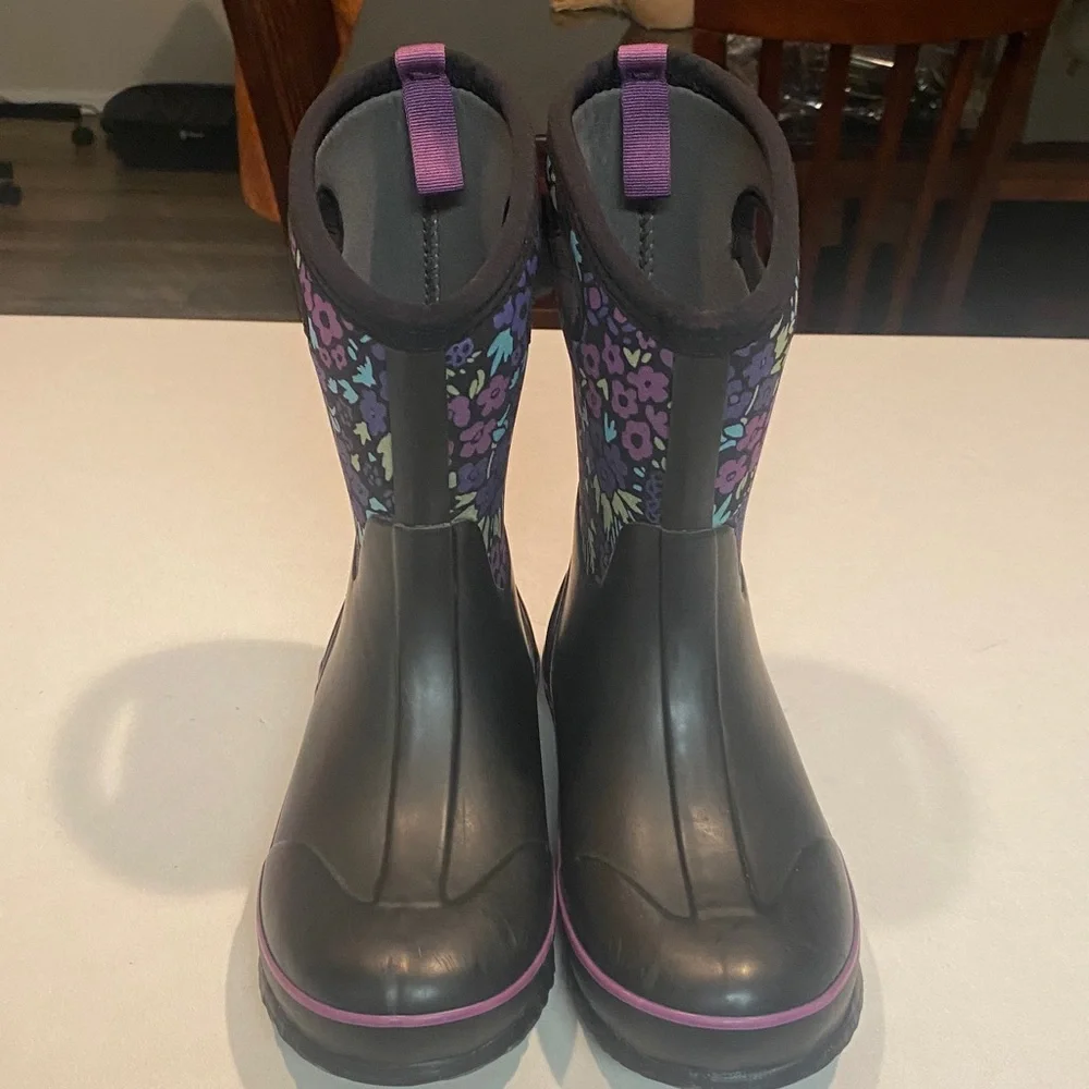 BOGS CLASSIC WEATHER RAIN BOOTS BLACK PURPLE FLOWERS BIG KIDS SZ 4 EU 37